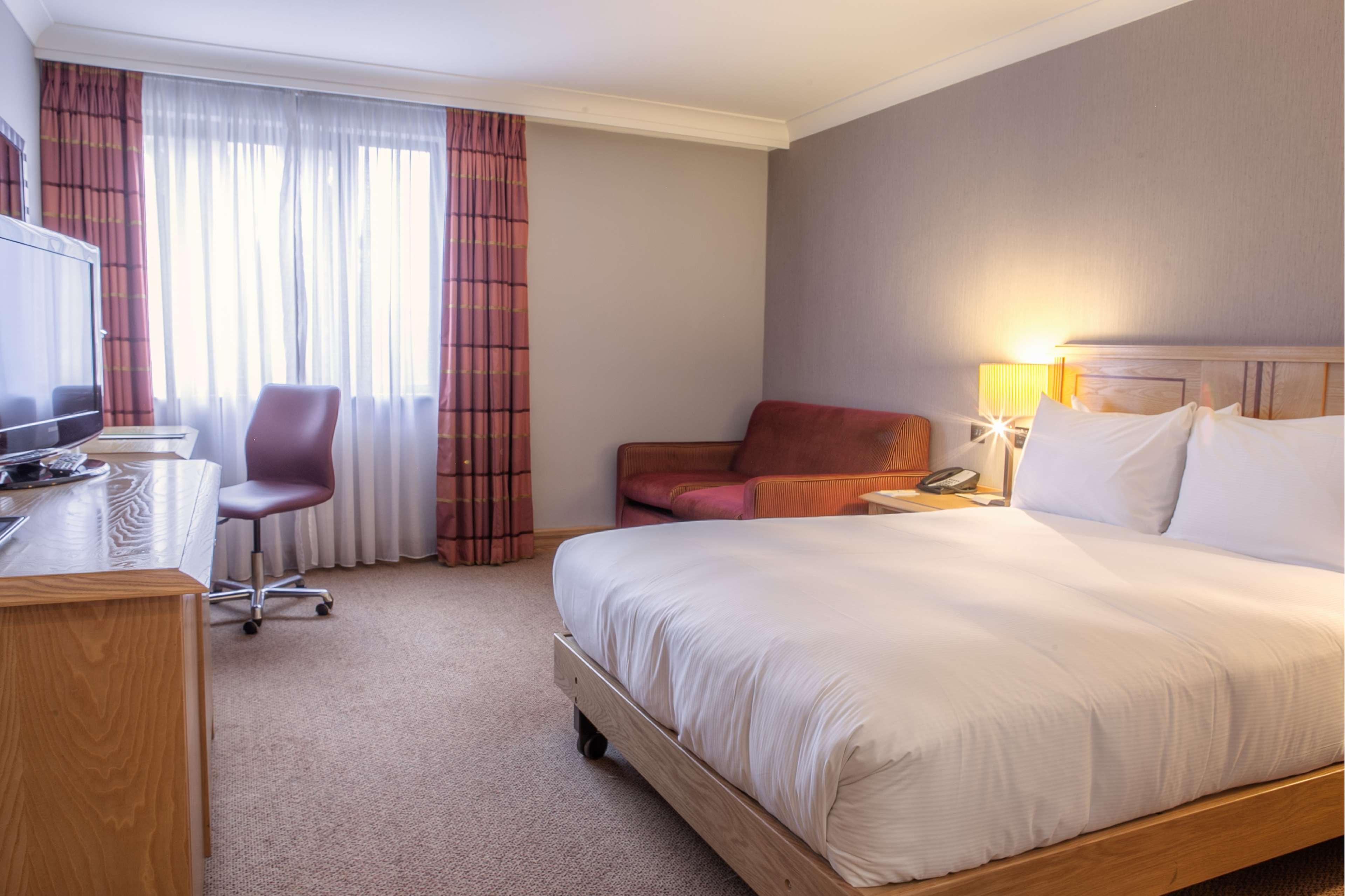 Doubletree By Hilton Swindon Hotel Exteriör bild