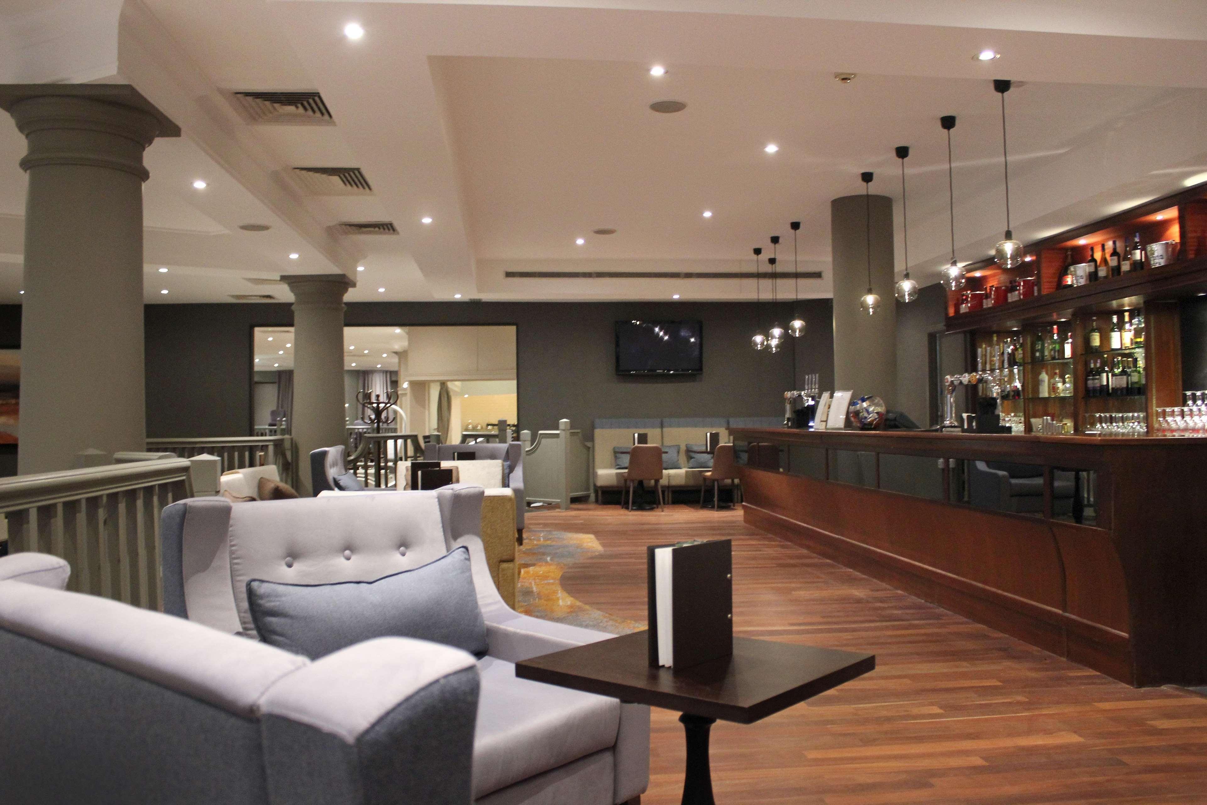 Doubletree By Hilton Swindon Hotel Exteriör bild